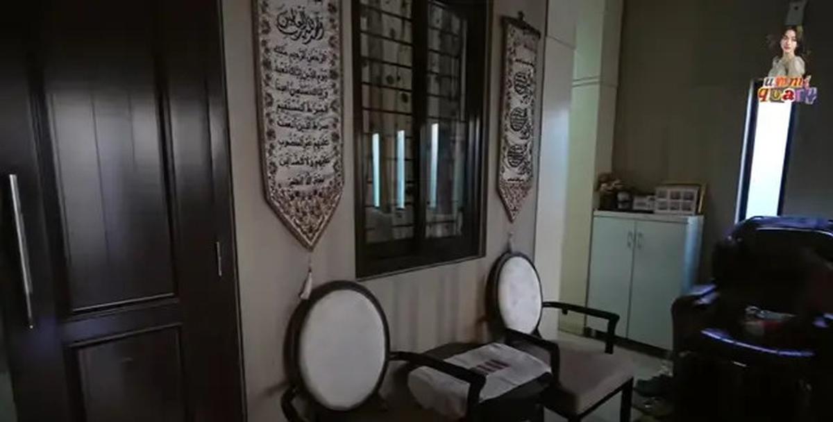 Tinggal di Gang Sempit, Intip Foto Ruang Tamu Sederhana Rumah Ayu Ting Ting
