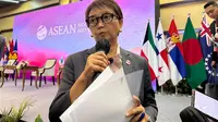Menteri Luar Negeri RI Retno Marsudi saat ditemui media setelah pertemuan menlu ASEAN di Kantor Sekretariat ASEAN, Jakarta, Senin (4/9/2023). (Liputan6.com/Benedikta Miranti)