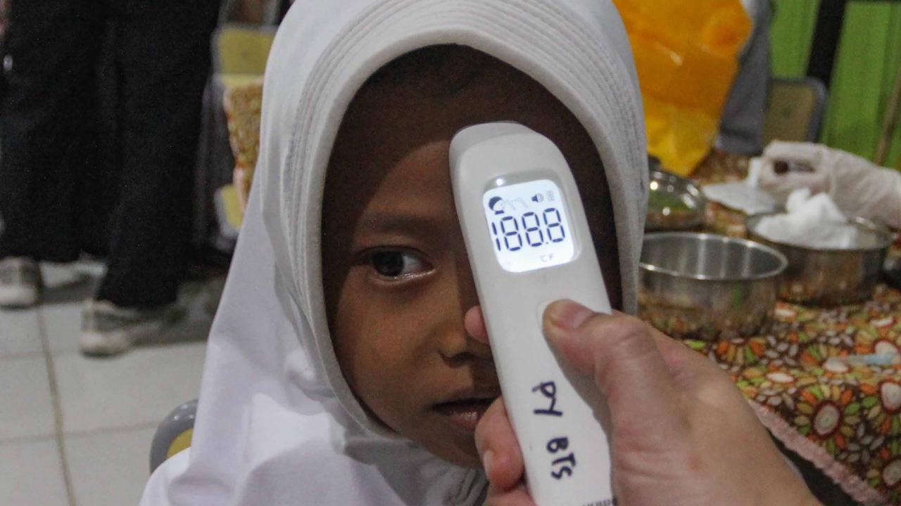 FOTO: Antusias Siswa SD Ikuti Imunisasi Massal BIAS 2025