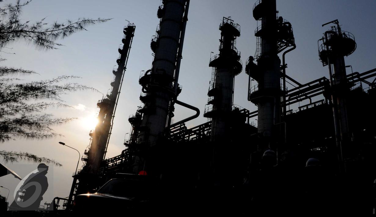 Tampak kilang VI Balongan di Indramayu, Jawa Barat, (14/1). Pengolahan minyak mentah 125.000 barel per hari dan BBM hasil produksinya 100 persen dipasok untuk memenuhi kebutuhan BBM di Jakarta dan sekitarnya. (Liputan6.com/Helmi Afandi)