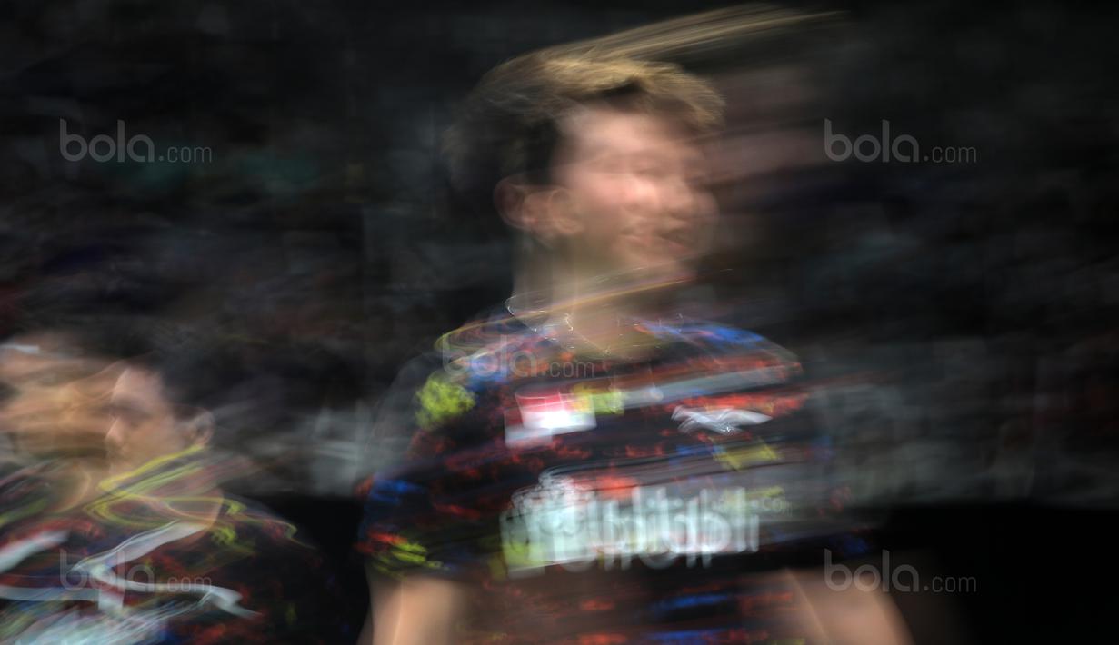 Senyum Liliyana Natsir saat melawan pasangan Taiwan, Lee Yang/Hsu Ya Ching pada babak kedua Daihatsu Indonesia Master 2018 di Istora Senayan, Kamis (25/1/2018). Tontowii/Liliyana menang 21-12, 21-10. (Bola.com/Nick Hanoatubun)