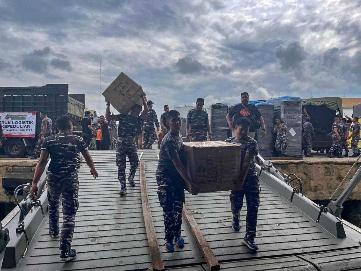 FOTO: TNI AL Terus Menyalurkan Bantuan Kemanusiaan ke Aceh