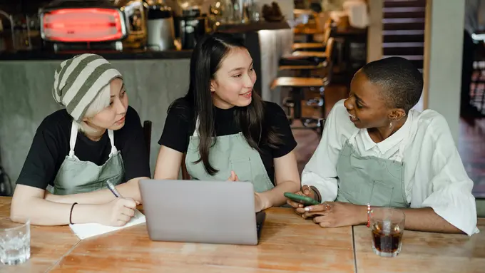 kepribadian pertemanan perempuan