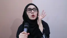 Mengaku pernah mengunjungi negara di benua Afrika ini, Zee Zee Shahab malah gelagapan ditanya tentang seluk beluknya.