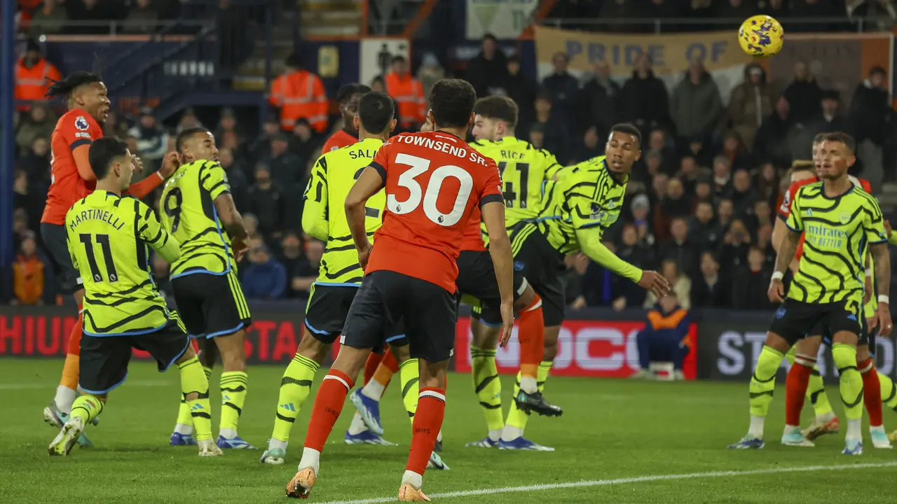 Foto: Drama 7 Gol, Arsenal Comeback dan Bungkam Luton Town untuk Kukuhkan Posisi di Puncak Klasemen Sementara Liga Inggris