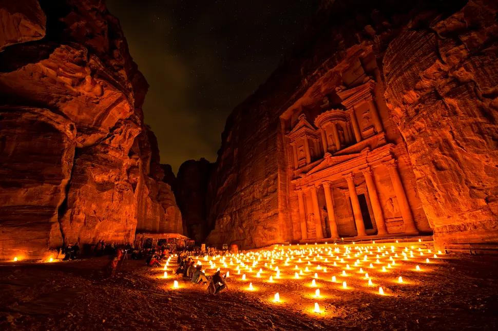 Petra, Yordania. (Sumber Foto: lifehack.org)