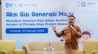 Budayawan Lalu Ari Irawan saat memberikan pemaparan soal Festival Bau Nyale di acara Aksi Gizi Generasi Maju bersama Danone Indonesia.