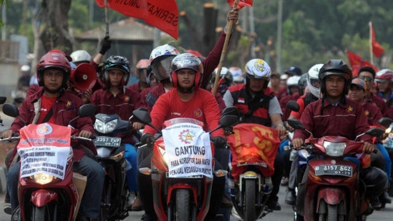 Aksi buruh Pulogadung sweeping pabrik pakai motor mewah