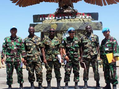 Citzen6, Lebanon: Satgas Batalyon Mekanis Kontingen Garuda XXIII-E/UNIFIL atau Indonesian Battalion (Indobatt) menerima Tim Inspeksi UNIFIL berjumlah tiga orang, dipimpin oleh Captain Tahiru Issah. (Pengirim: Badarudin Bakri)