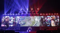 Tim All Star Moniyan bertarung dengan  tim All Star Magic Academy pada Mobile Legends Bang Bang: All Star 2019 di Tenis Indoor Senayan, Jakarta, Sabtu (20/7). MLBB All Star Team dibagi menjadi 4 tim yang dipimpin pemain Onic eSports. (Bola.com/Yoppy Renato)