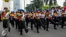Aksi baris berbaris Polisi Cilik saat HUT ke-61 Polantas, Jakarta, Minggu (18/9). Kehadiran Polisi Cilik membuat acara semakin seru dan menarik (Liputan6.com/Faizal Fanani)