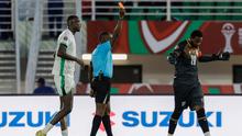 Kiper Uganda bernomor punggung 19, Salim Magoola, menerima kartu merah saat pertandingan Grup C Piala Afrika (CAN) antara Uganda dan Nigeria di Stadion Fes, Fes, pada 30 Desember 2025. (Abdel Majid BZIOUAT/AFP)