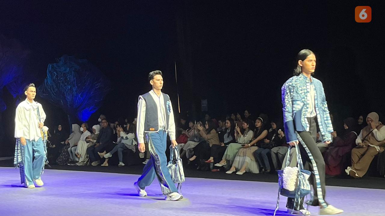 Inspirasi Denim dan Wastra di Spotlight untuk Fesyen Kekinian di Dpotlight 2024.