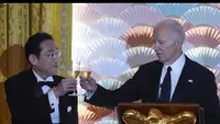 Perdana Menteri Jepang Fumio Kishida dan Presiden Amerika Serikat (AS) Joe Biden saat makan malam kenegaraan di Gedung Putih pada Rabu (10/4/2024). (Dok. AP Photo/Evan Vucci)
