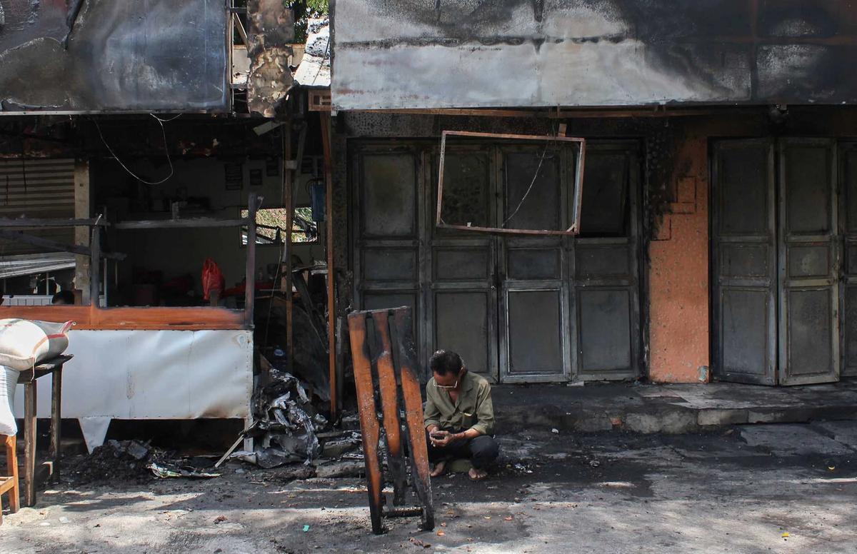FOTO: Nasib Pedagang Kalibata Usai Sembilan Kios Dibakar Massa