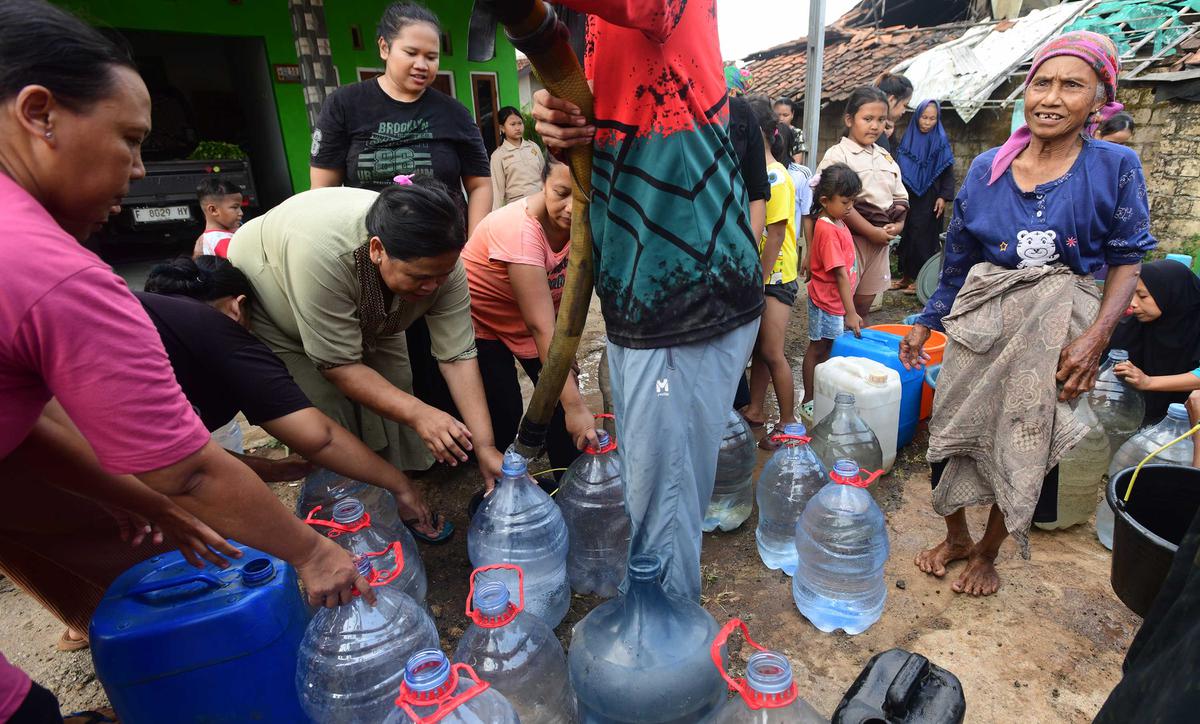 Kekeringan Meluas Ribuan Warga Bogor Kesulitan Air Bersih