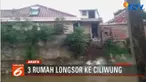 Banjir kiriman dan curah hujan yang masih mengguyur Jakarta diduga menjadi penyebab tanah di bantaran Kali Ciliwung tidak stabil.