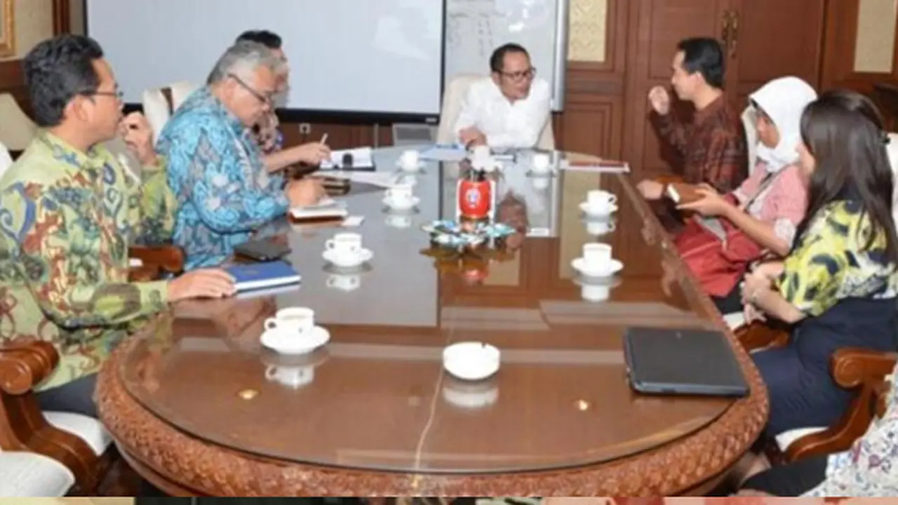 Pelatihan kerja perlu diintegrasikan dengan pendidikan formal agar ada proses penyetaraan antara level kompetensi dengan level pendidikan.