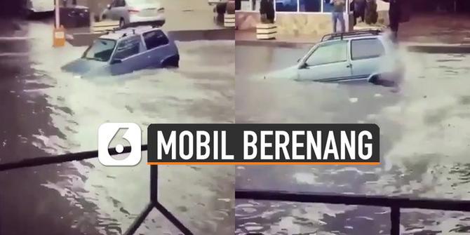 VIDEO: Hebat, Mobil Bisa Berenang Saat Banjir