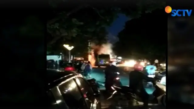 Video Amatir Detik-Detik Bus Terbakar di Terminal Pakupatan Serang