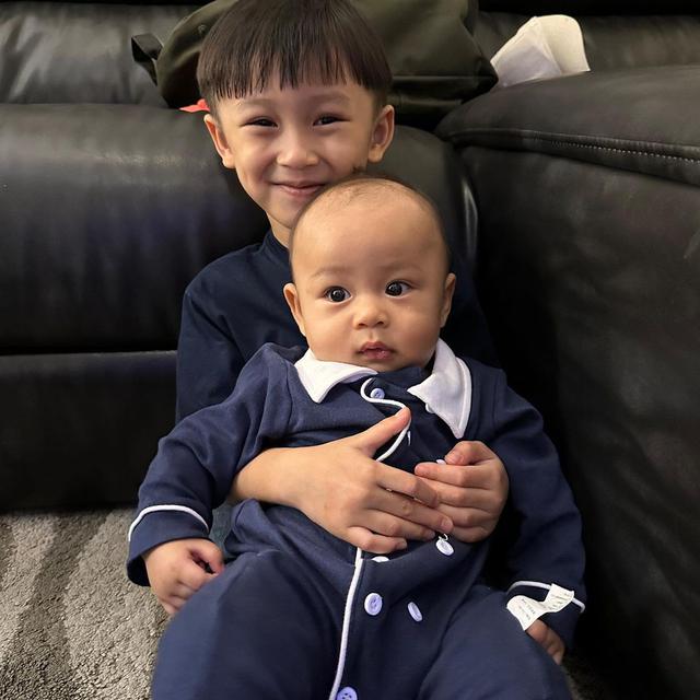 Potret Baby Clef bersama sang kakak (Instagram/clefkiora)