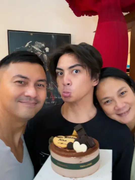 [Instagram/anjasmara]