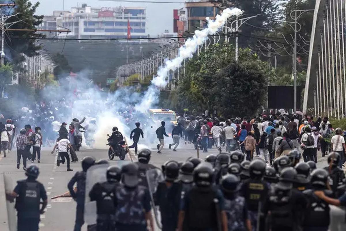 Demo Rusuh Nepal: Istri Mantan PM Jhalanath Khanal Tewas Setelah Rumah Dibakar Massa