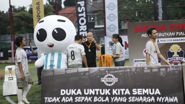 Penyerahan Medali Media Cup 2022