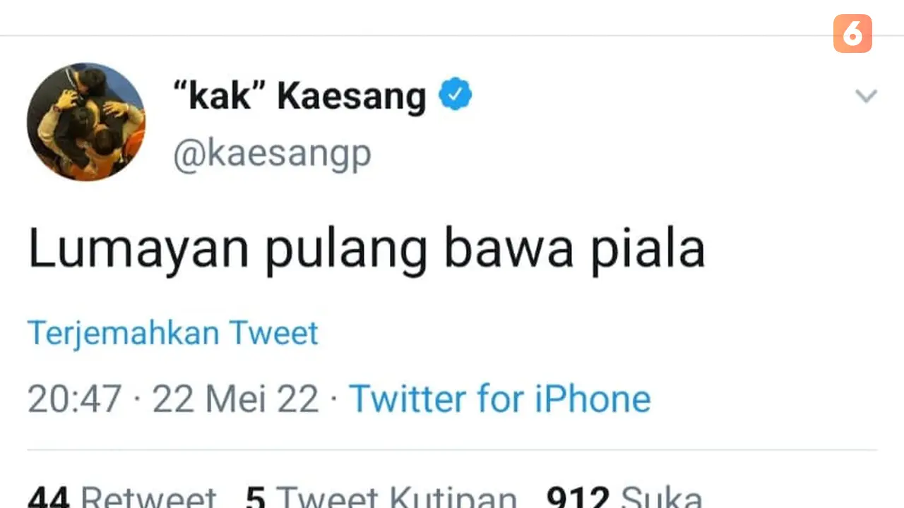 Persis Solo Menang Lawan Piala dari Surabaya, Kaesang Pamer Piala di Twiter