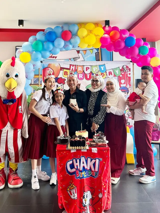 Perayaan ulang tahun Ayah Ojak ke-61 bareng Ayu Ting Ting dan keluarga (Foto: instagram ayutingting92)