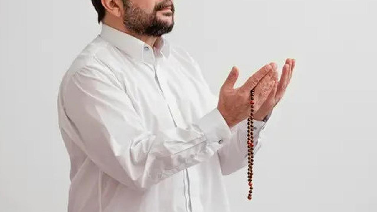 Hukum Membaca Doa Qunut saat Salat Witir di Pertengahan Ramadan