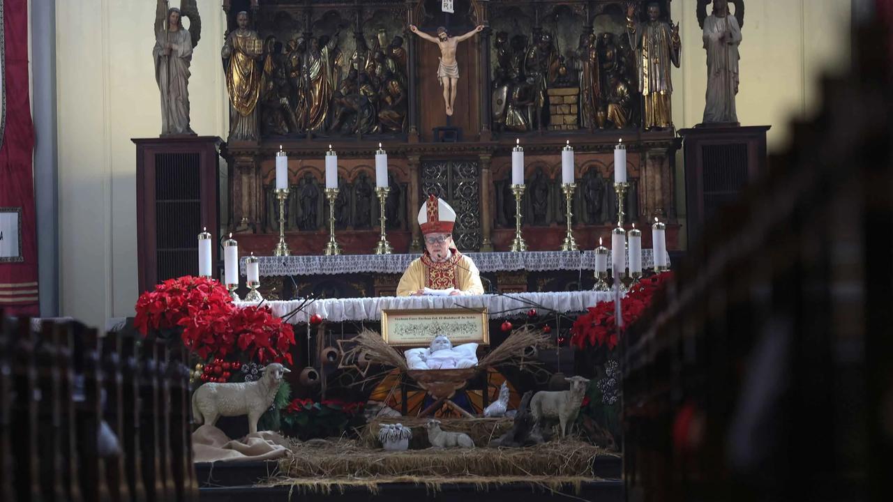 FOTO: Suasana Khidmat Misa Natal 2025 di Gereja Katedral Jakarta Dihadiri Ribuan Umat