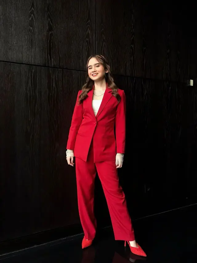 8 OOTD Bertema Merah Putih untuk 17 Agustus ala Figur Publik, Erina Gudono, Inara Rusli hingga Mikha Tambayong