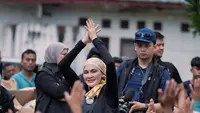 6 Potret Luna Maya Kirim Bantuan ke Aceh, Tak Hanya Melihat Sisa Bencana Tapi Kuatnya Hati Manusia