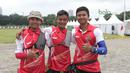 Ekspresi  Bagas Aviyanto, Subekti Okka, dan Agata Riau Ega usai menang pada semifinal nomor Recurve Tim Putra Test Event Asian Games 2018 di Venue Panahan, Jakarta, Selasa (13/2/2017). Indonesia menang atas Malaysia 5-4. (Bola.com/Nick Hanoatubun)