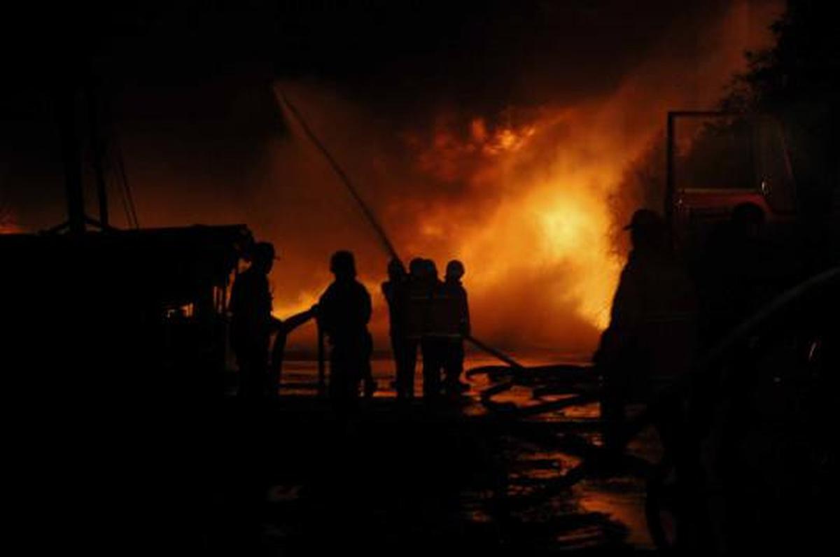 Gudang oli habis terbakar di Pluit