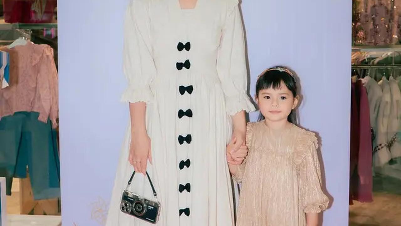 6 Potret Asmirandah Bareng Chloe di Berbagai Acara Launching Produk, Selalu Selaras
