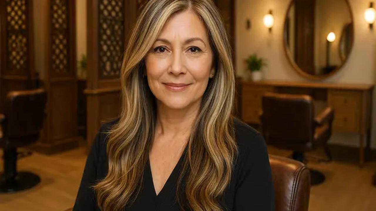 9 Tren Warna Rambut Ash Brown untuk Ibu-Ibu Usia 50 Tahun ke Atas