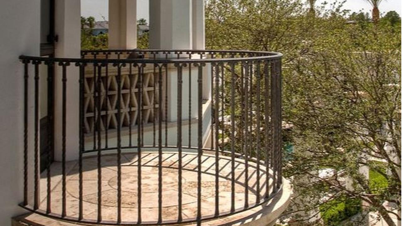 Desain Railing Balkon Minimalis