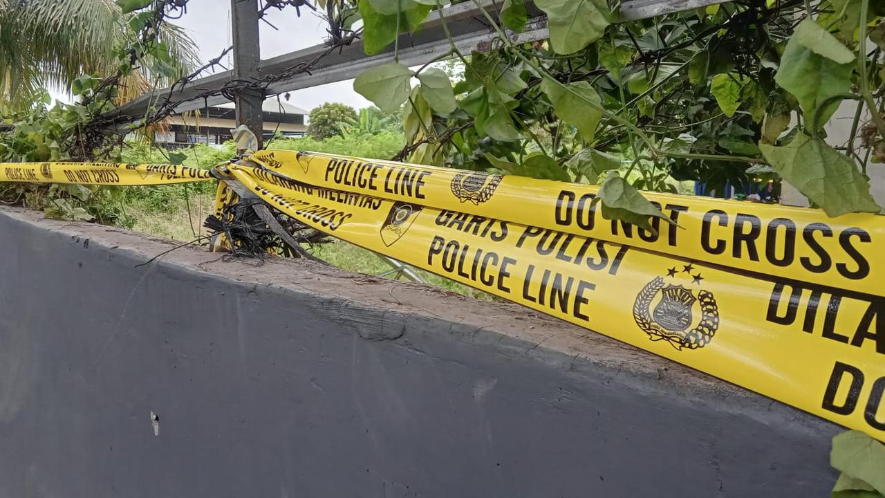 Dua Preman Duduki Lahan Secara Ilegal di Jakbar Ditangkap, Berbagai Senjata Tajam Disita Polisi