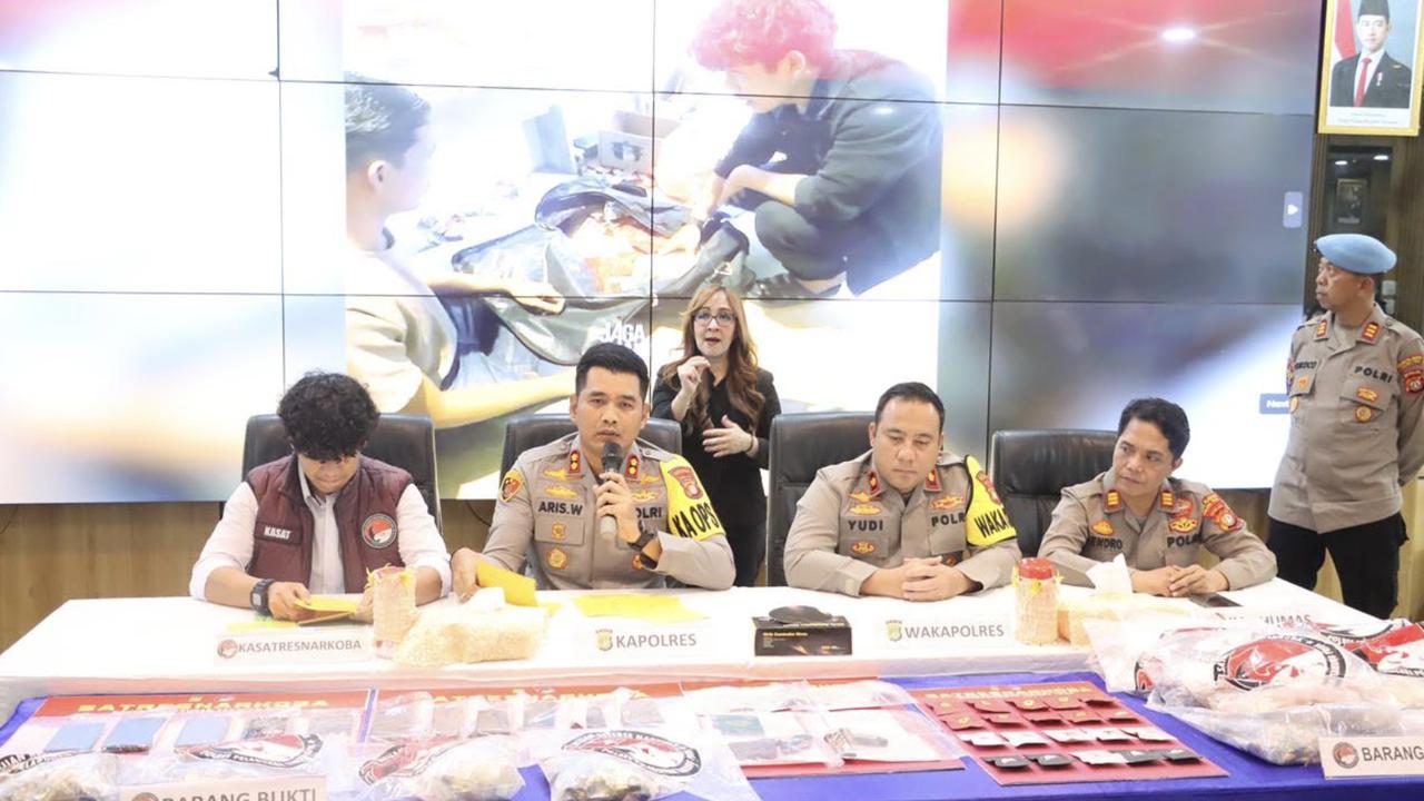 Polisi Bongkar Peredaran Rokok Elektrik Mengandung Narkoba, 4 Tersangka Ditangkap