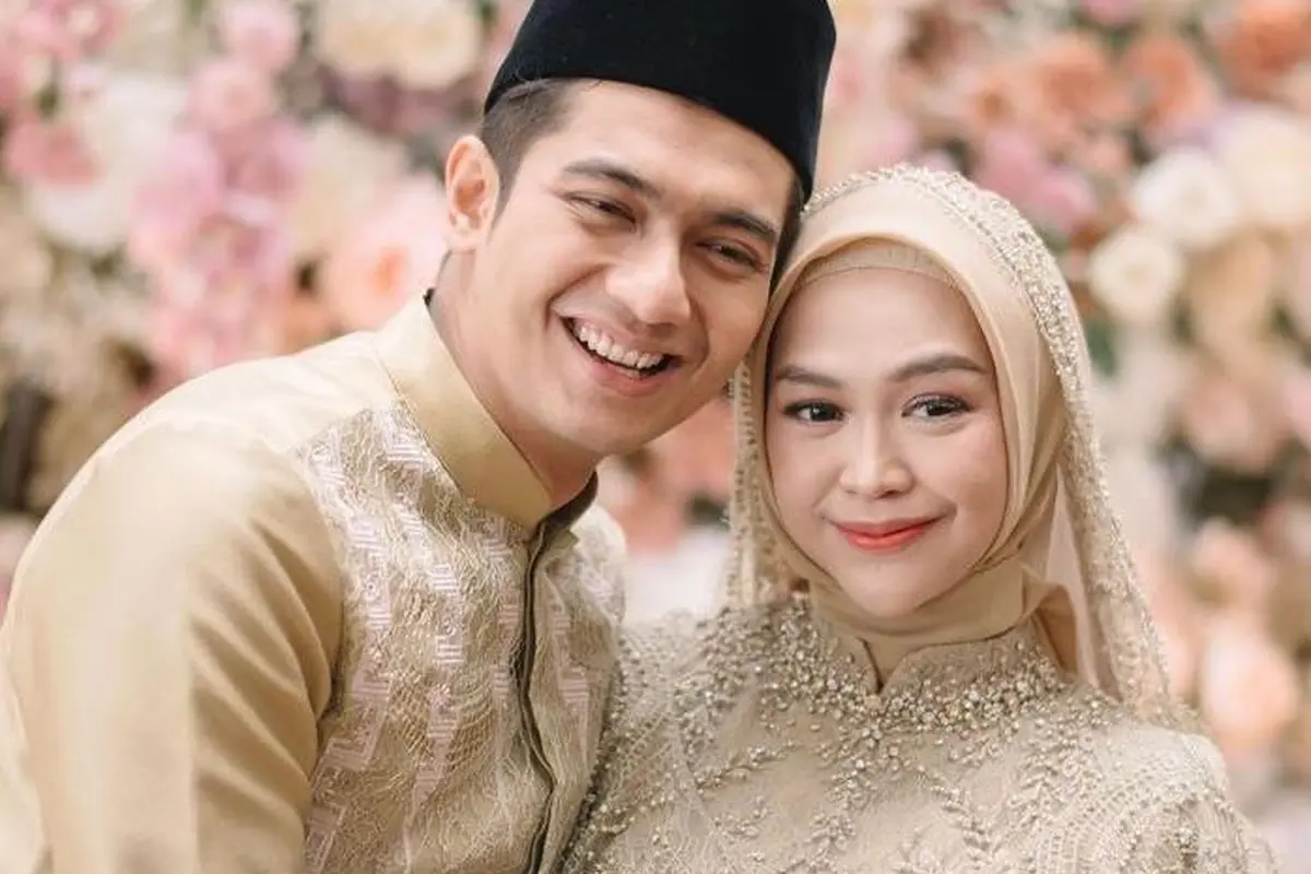 11 Potret Gaya Busana Ria Ricis di Pengajian 4 Bulan Kehamilan, Aura Cantik Bumil Kian Terpancar