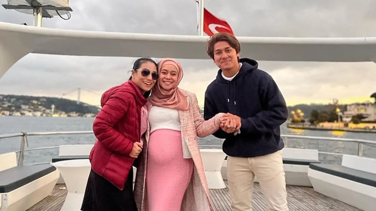 6 Momen Lesty Kejora dan Rizky Billar Bertemu Siti KDI di Turki, Seru Joget Bareng