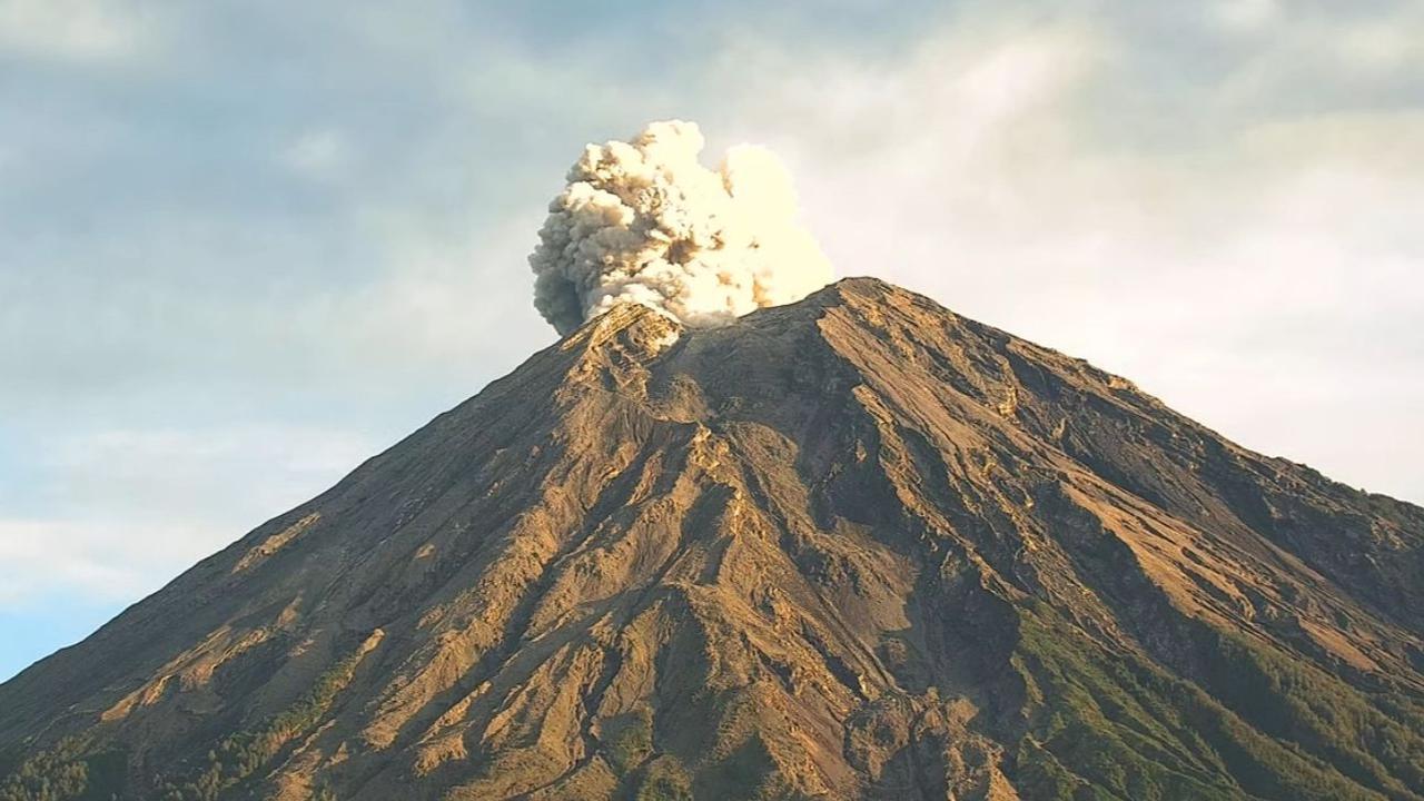 Gunung Semeru Meletus Lagi Pagi Ini, Semburan Kolom Abu Capai 600 Meter