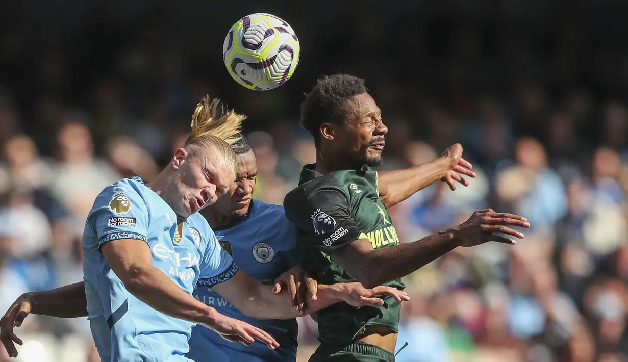 Pada laga di Etihad Stadium ini, Manchester City sempat tertinggal melalui gol cepat Yoane Wissa. Namun, The Citizens bisa membalikkan keadaan lewat brace Erling Haaland. (AP Photo/Scott Heppel)