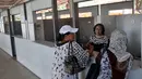 Sejumlah pedagang mengecek kios program Lenggang Jakarta, Kamis (9/4/2015). Pemda DKI Jakarta telah menyeleksi 339 PKL yang akan menempati kios tersebut. (Liputan6.com/Johan Tallo)