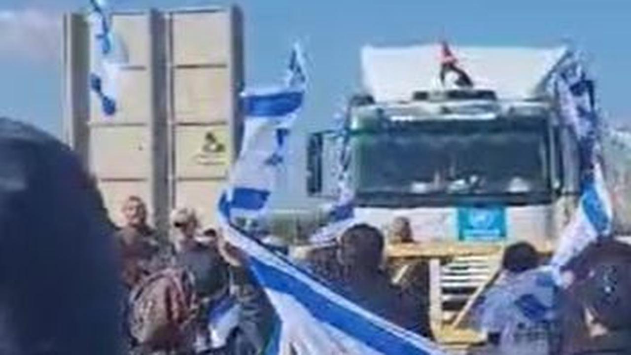 Warga Israel di Perbatasan Halangi Puluhan Truk Bantuan Masuk ke Gaza