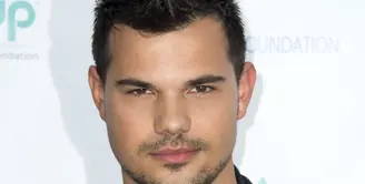 Pemeran Jacob di film Twilight, Taylor Lautner, baru saja bergabung dalam sosial media Instagram. Padahal sebelumnya, Taylor Lautner tidak memiliki akun instagram. (AFP/Bintang.com) 