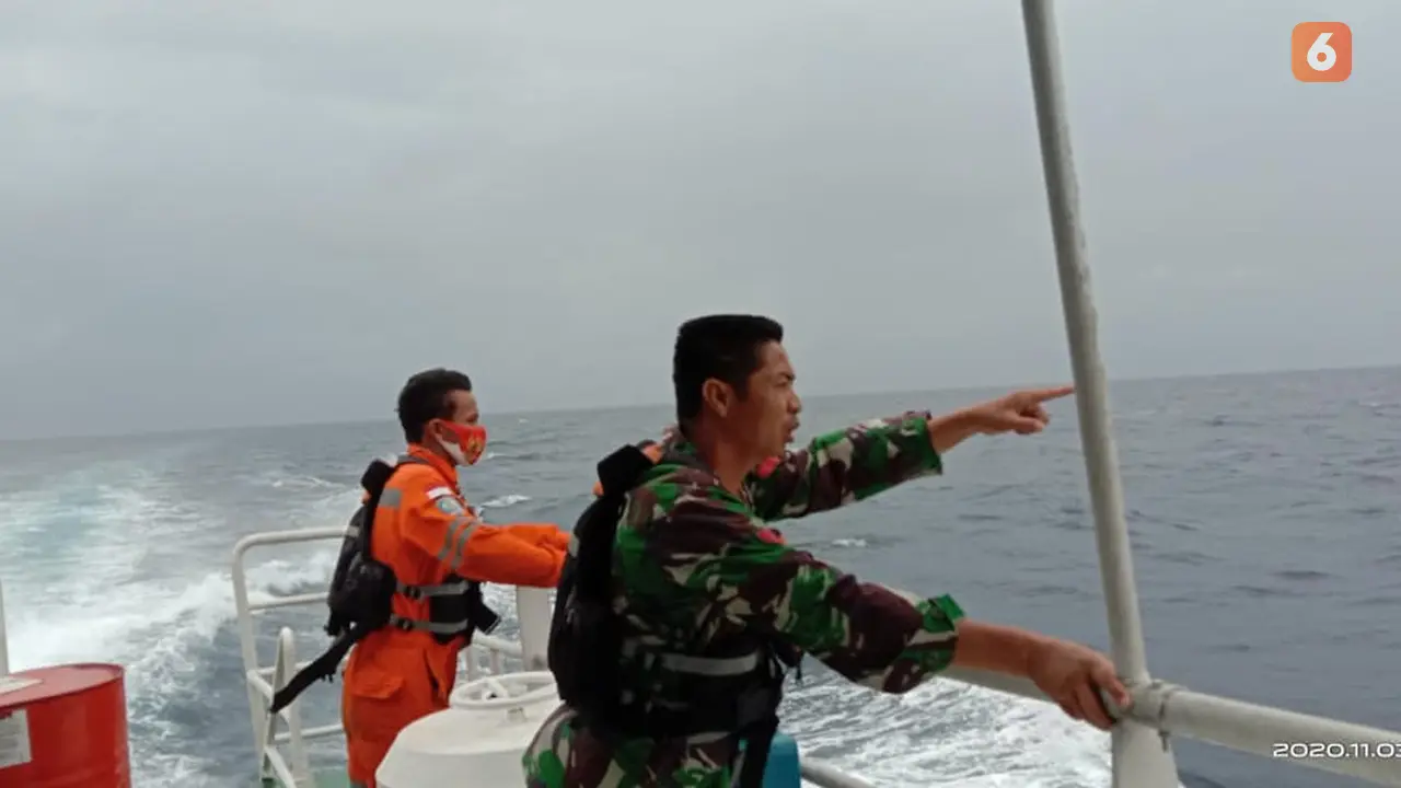 petugas gabungan pencari korban speedboad tenggelam di banggai laut