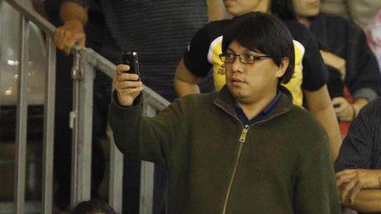 Ini foto-foto aksi pelesiran Gayus keluar penjara yang bikin gemes!